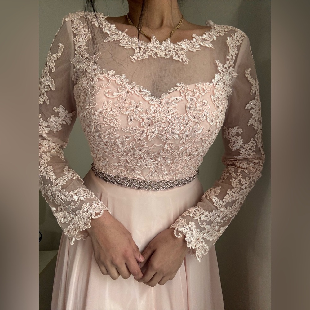 Elegant Lace Long-Sleeve Pink Evening Dress